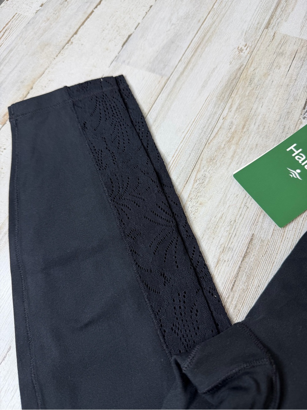 HALARA Crossover lace sides Lace trim Legging - Picture 4 of 5